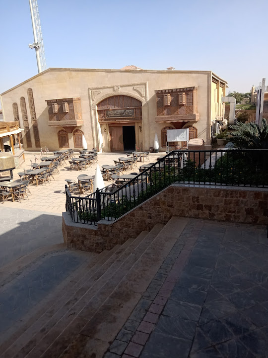 Khan El Moez