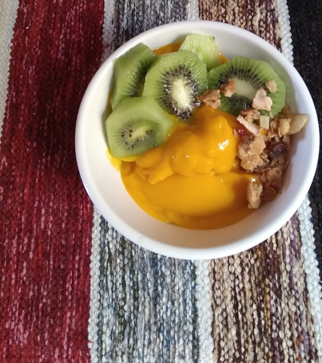 Glow Healthy Smoothies and Snacks