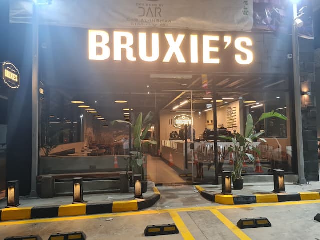 Bruxie’s Mobil Golden Square - بروكسيز
