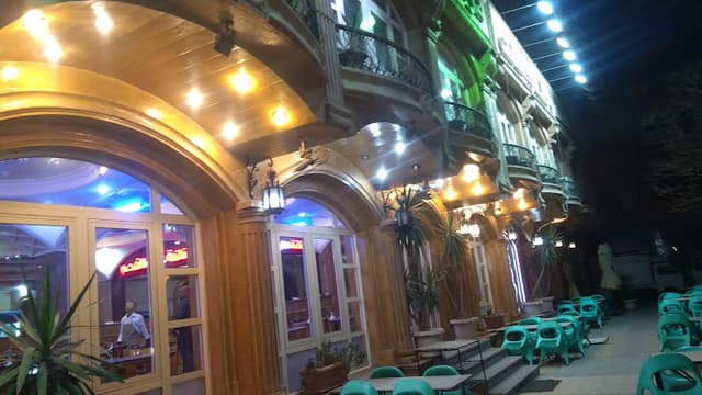 La Reine - لا ريين