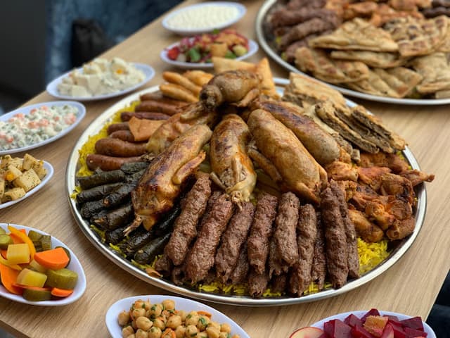 مطعم حمزه -  Hamza restaurant