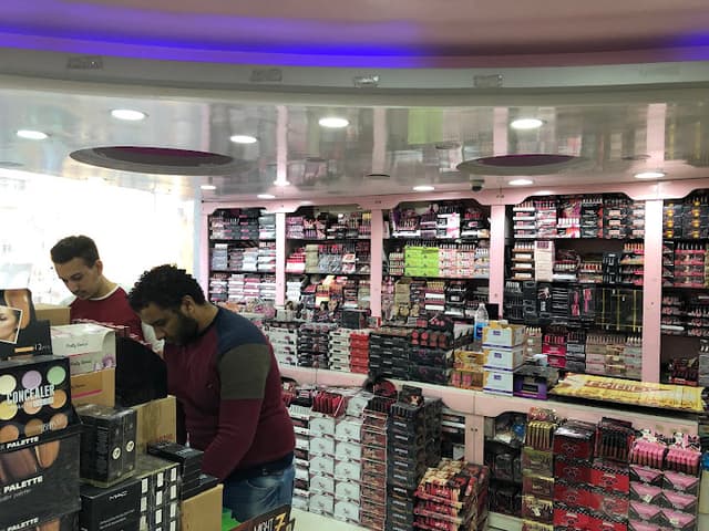 شركة الاصدقاء للعطور ومستحضرات التجميل