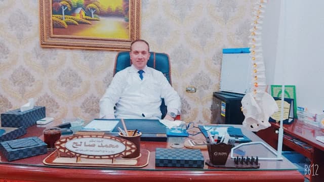 أ.د محمد صالح استاذ جراحه المخ والاعصاب