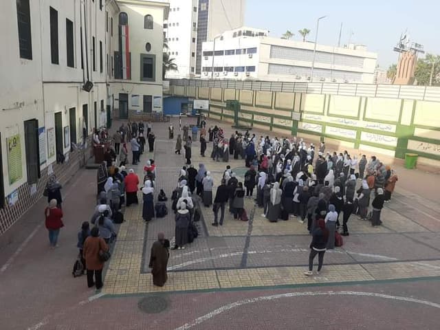 مدرسة أحمد زويل الاعدادية الدولية للبنات