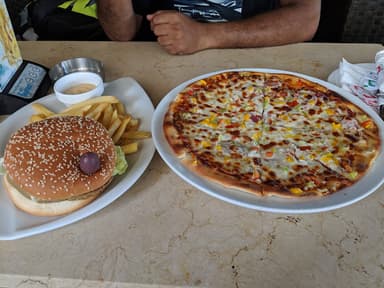 مطعم وكافيه اورينتس