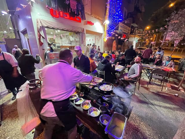 مطعم الحمدان ( فلافل من اللي قلبك يحبها )