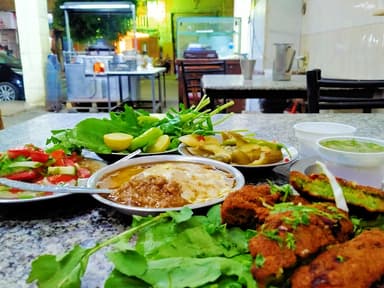 مطعم غازي فول وفلافل