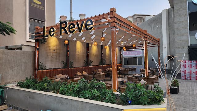 Le reve el sheikh zayed cafee & Restaurant
