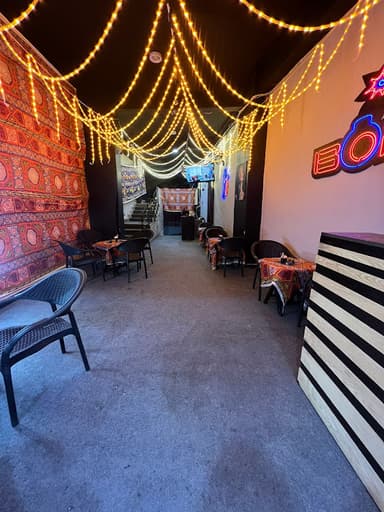 Boom cafe & play station