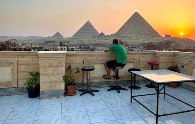 Moses Pyramids Inn