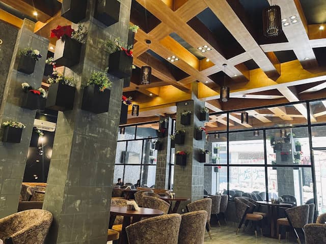 Grinder Cafe & Restaurant