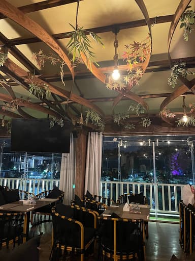 White Roof Restaurant مطعم وايت روف