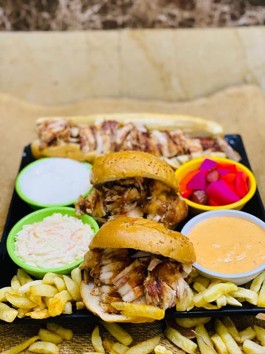 افندينا ترسا بيتزا وكشري