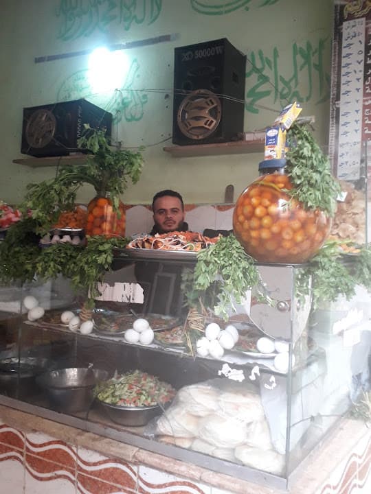 مطعم فول وفلافل