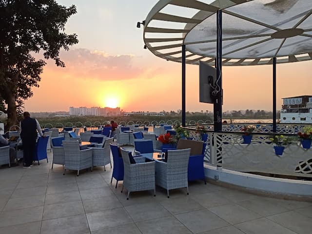 Geno Cafe & Restaurant