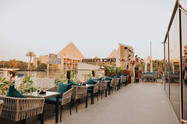 Sun Roof Lounge & Cafe
