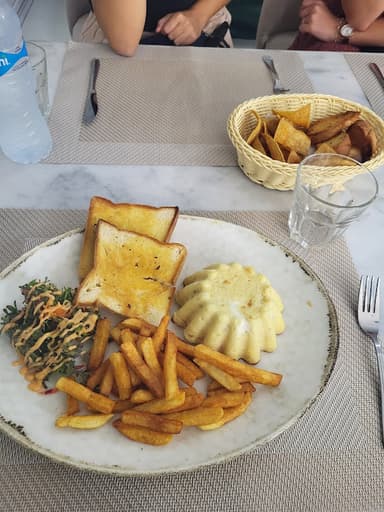 SAVORA Restaurant and coffee