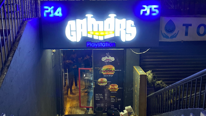 Gamers PlayStation Cafe
