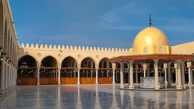 ساحة جامع عمرو بن العاص الجديدة