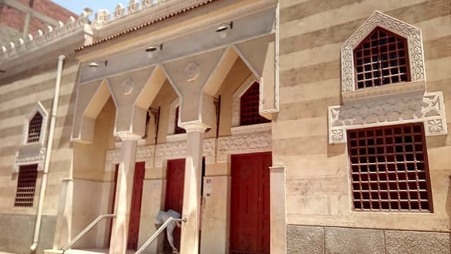 مسجد و ضريح الصحابى مسلمة بن مخلد الخزرجى الأنصارى