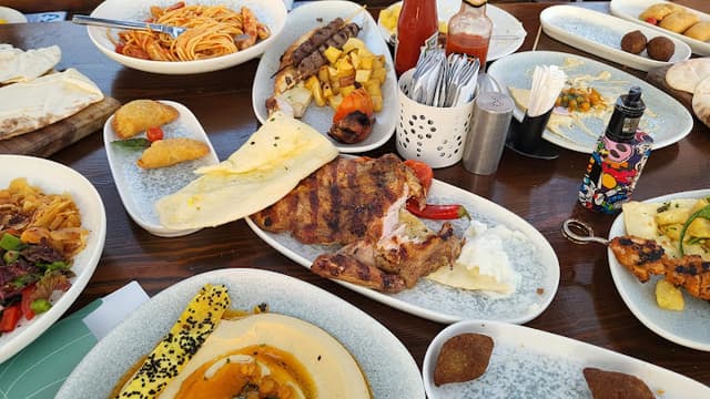 Cafelluca Mamsha Ahl Masr