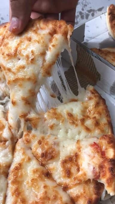 بيتزا وحووشي العملاق