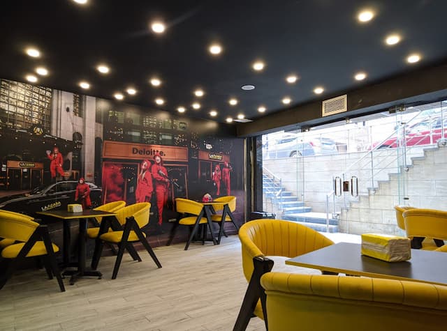 LA CASA FRIED CHICKEN &BURGER