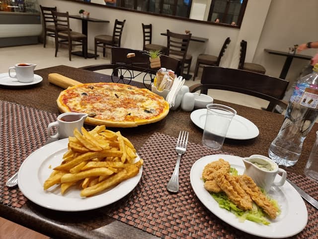 La Fourchette Café & Restaurant