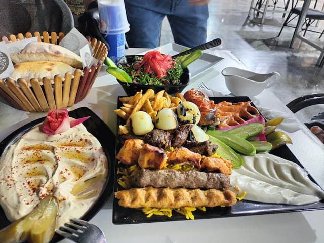 مطعم مكية للمأكولات السورية