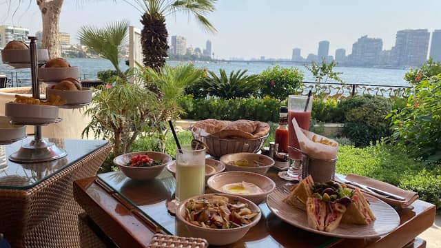 WINDOW ON THE NILE LOUNGE & BAR