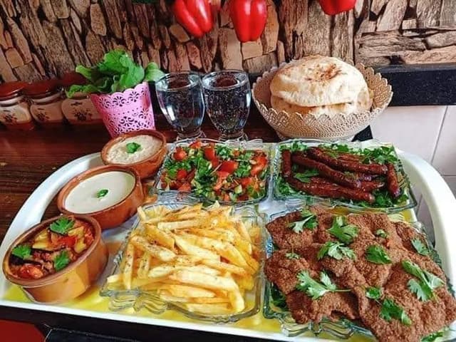 مطعم كله طازة