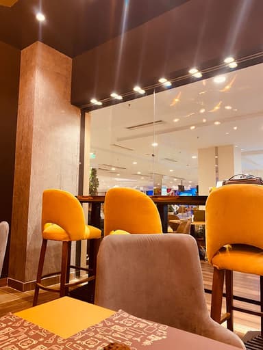 Caterer Bee - CB Cafe & Lounge