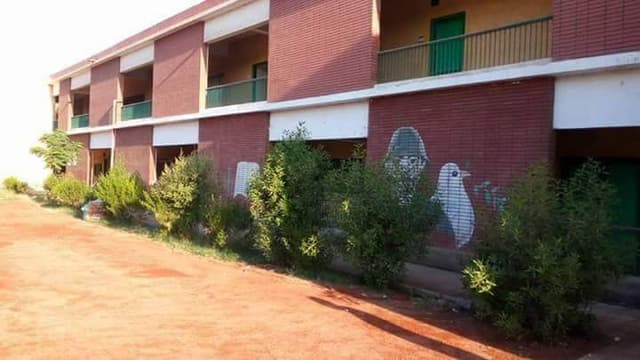 مدرسة الرواد للتعليم الاساسي