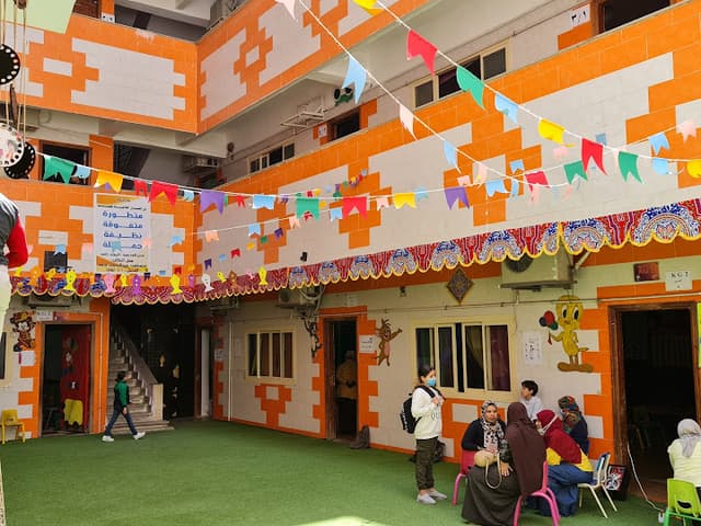Ibn Luqman Language School
