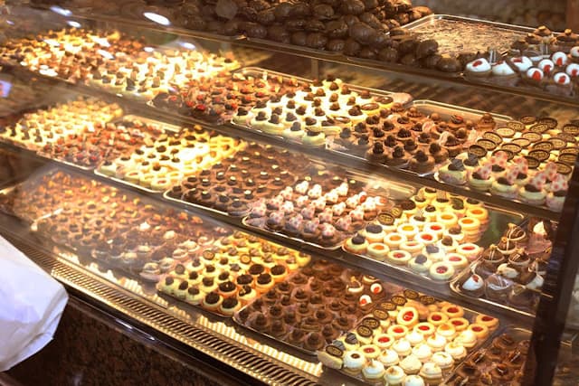 حلواني حكاية للحلويات و المخبوزات Hekaya patisserie
