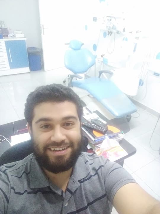 عيادة د/ محمود محمد زهرة لطب الفم وتجميل الأسنان