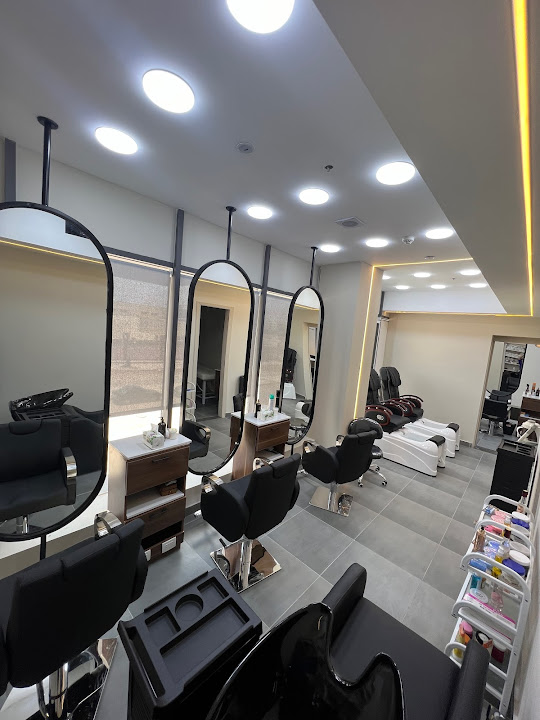 Eccentric beauty salons