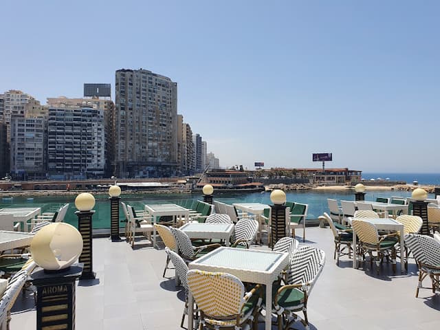 Gleem Bay, Alexandria