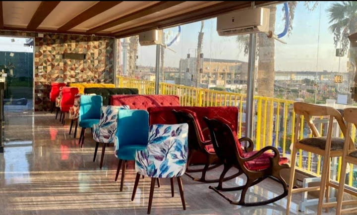 Club window cafe