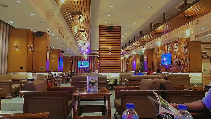 safary 2000 cafe