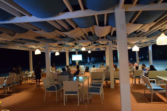 Zona Café & Restaurant