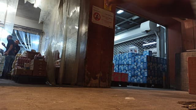 منطقة تسليمات البضائع والمواد الغذائيه لماركت كارفور مول مصر