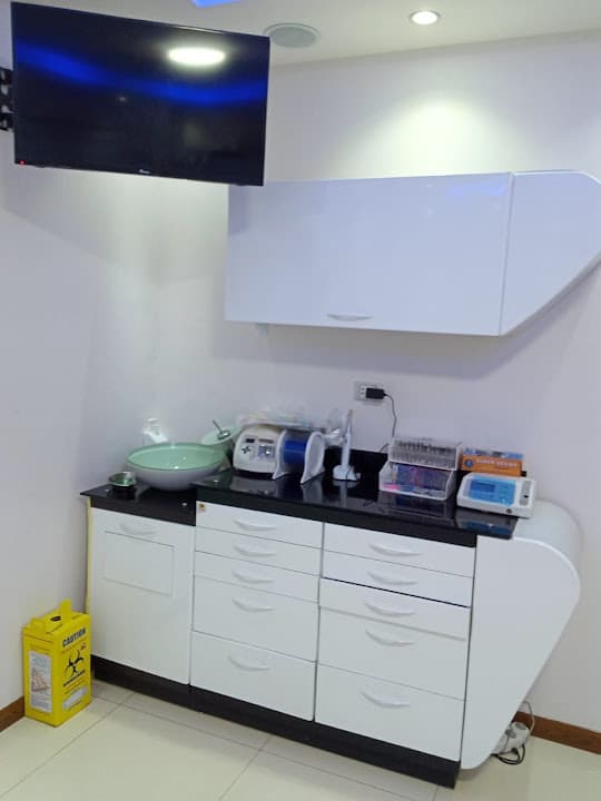 Pretty Dental Clinic دكتور عمرو عودة