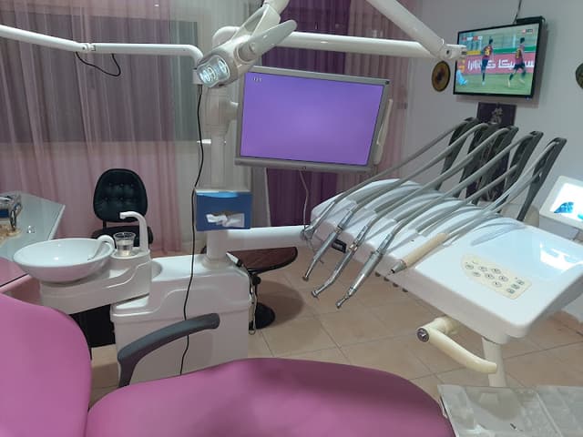 عيادة الاسنان المجانية