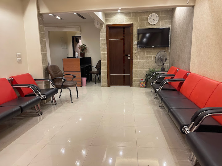دكتور محمد ابو زينة استشاري جراحة العظام والمفاصل
