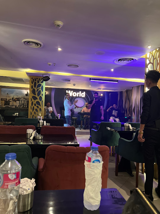 World lounge & Cafe