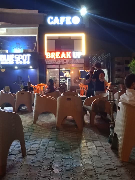 BREAK UP CAFE