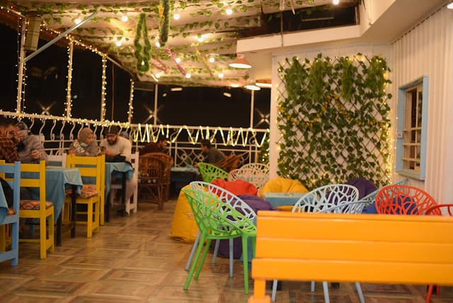 La Qualité café وسط ناو