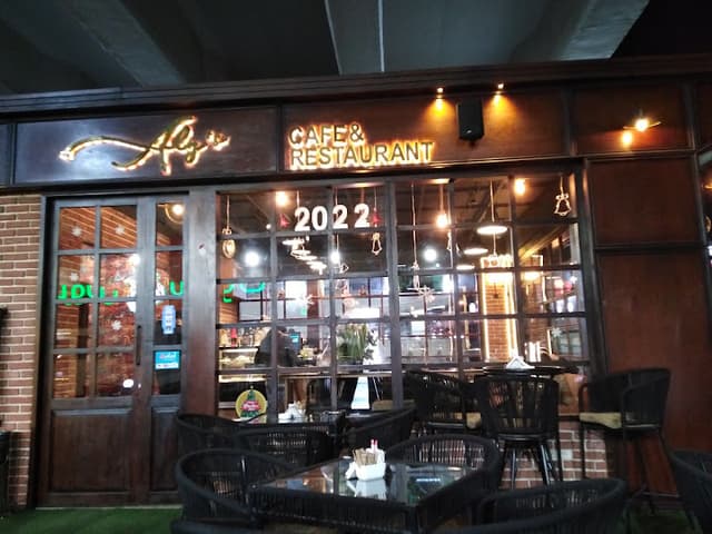 Aly's Café & Restaurant