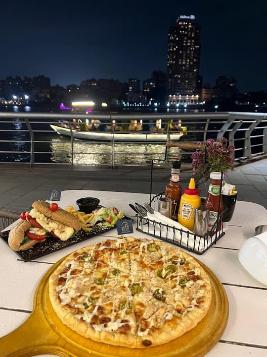 La Una restaurant & Cafe